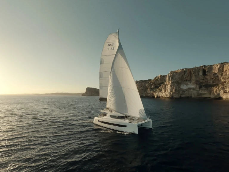 Wynajem Katamaran Bali z patentem 