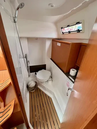 Bavaria Cruiser 34 między profesjonalistami a osobami prywatnymi w Punat