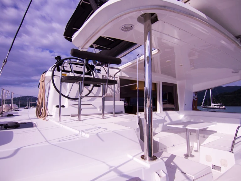 Wynajem łodzi Lagoon Lagoon 400 S2 w Mai Khao na SamBoat 