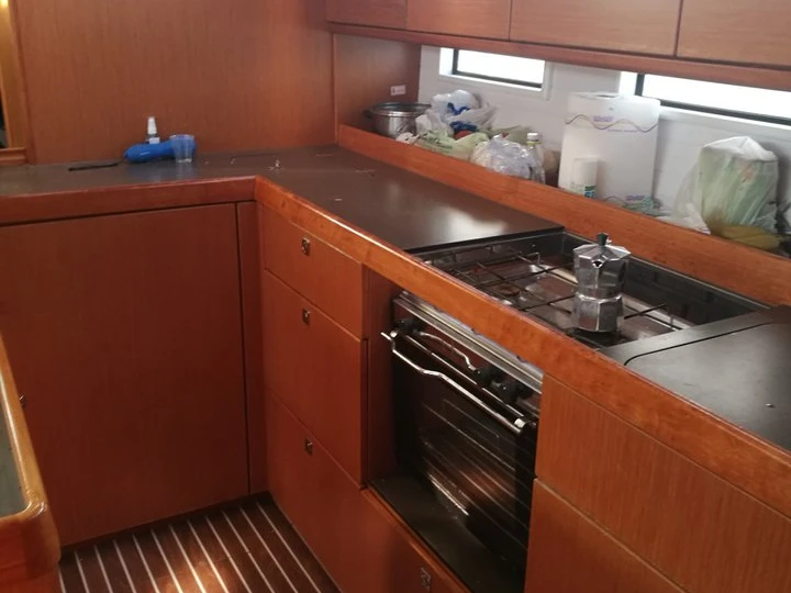 Wynajem Żaglowiec Bavaria z patentem 