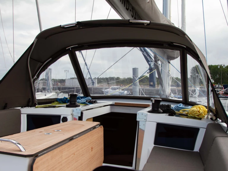 Wynajem Żaglowiec Dufour z patentem 