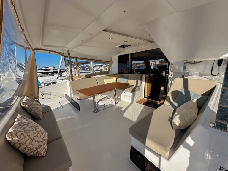 Wynajem Katamaran Fountaine Pajot z patentem 