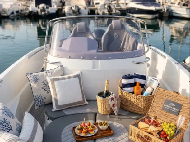 Wynajem Motorówka AQUA z patentem 