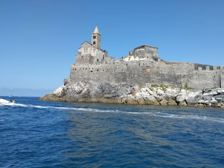 Wynajmij Saver 750WA w Fezzano