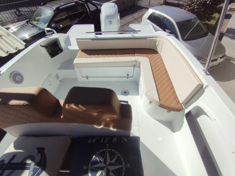 Wynajem Motorówka w Fezzano - Saver 750WA