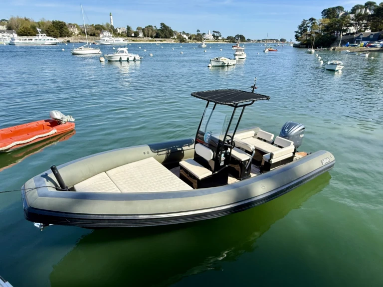 Łódż półsztywna do wynajmu w Combrit w najlepszej cenie