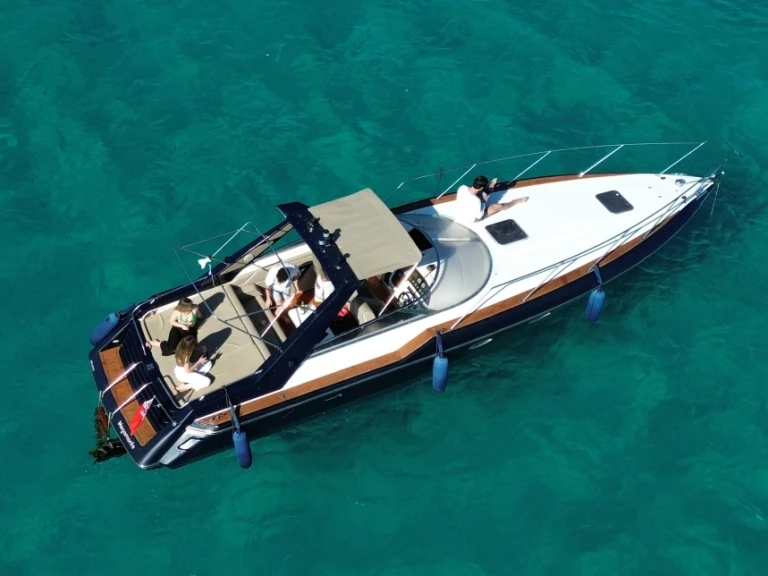 Wynajmij Sunseeker Tomahawk 37 w Mandelieu-la-Napoule