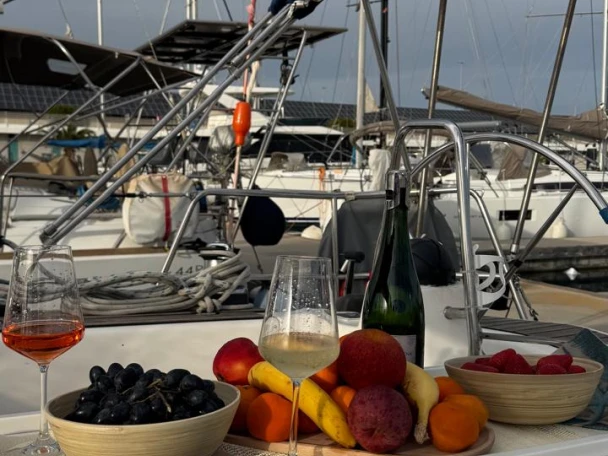 Wynajem Żaglowiec Bavaria z patentem 