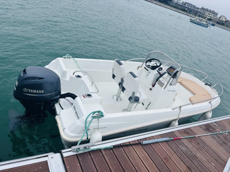 Wynajem łodzi Saint-Malo tanio Cap Camarat 4.7 Style