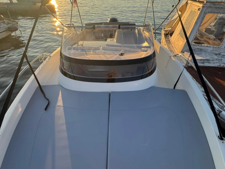 Wynajem Motorówka w Muline - AM Yacht Prince 625 Sundeck