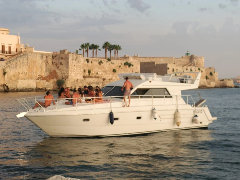 Wynajem Motorówka Raffaelli z patentem 