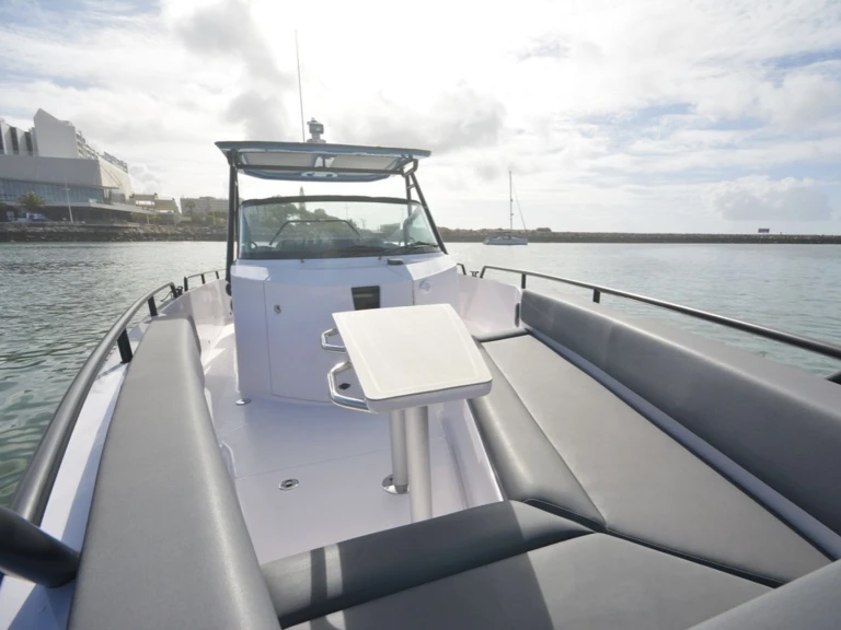 Wynajem łodzi Korfu tanio Axopar 28 T-Top