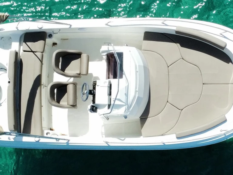 Motorówka do wynajmu w Sant Antoni de Portmany w najlepszej cenie