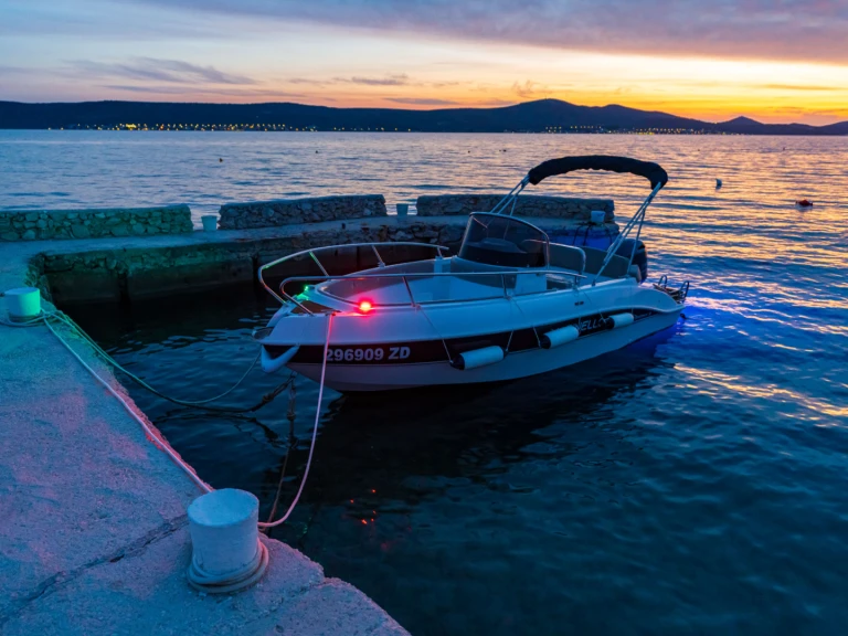 Motorówka do wynajmu w Sveti Filip i Jakov w najlepszej cenie