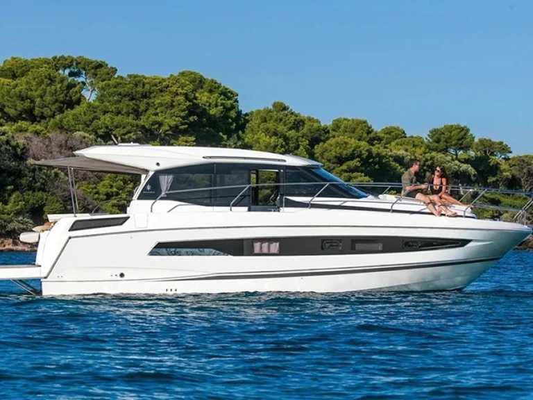 Wynajem Motorówka Jeanneau z patentem 