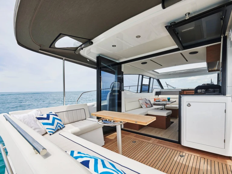 Wynajem Motorówka Jeanneau z patentem 