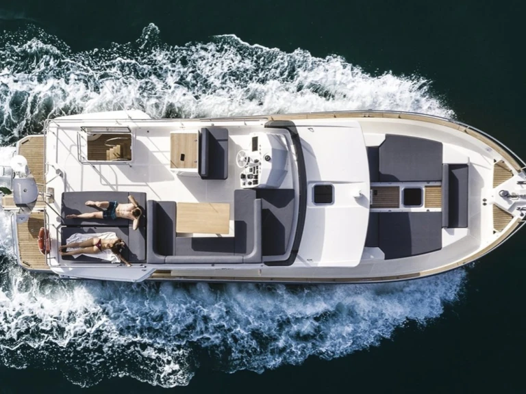 Wynajem Luksusowy jacht Cranchi z patentem 