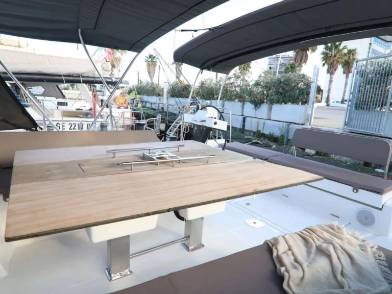 Dufour Dufour 470 między profesjonalistami a osobami prywatnymi w Vibo Marina