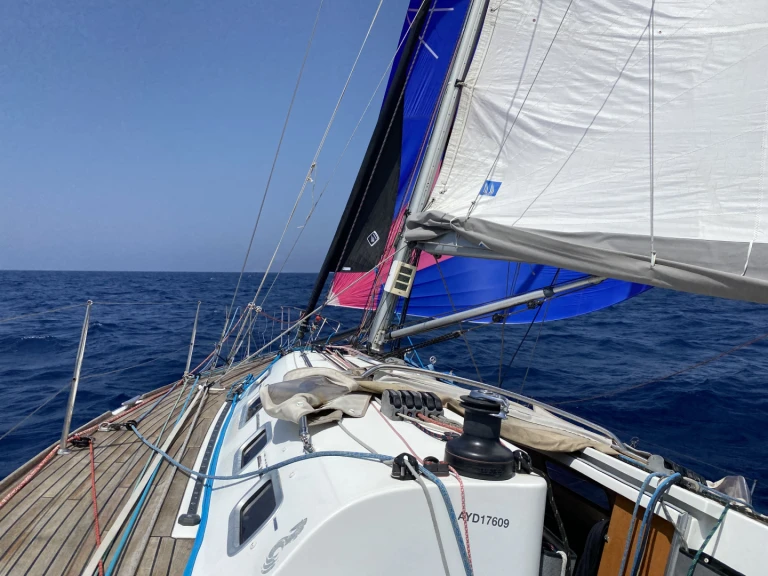 Wynajem łodzi Francja tanio First 40.7