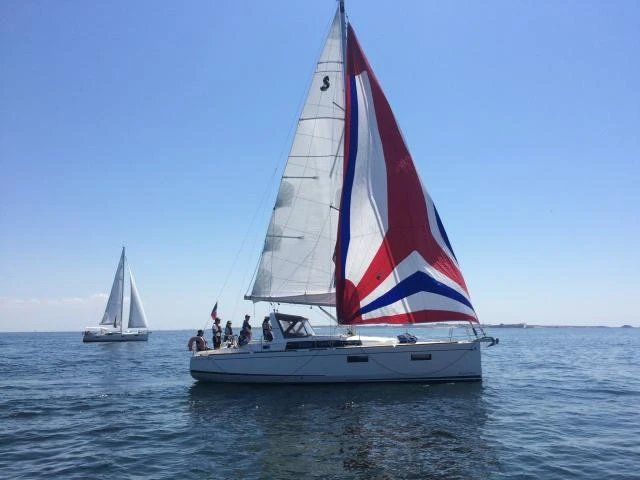 Wynajmij Bénéteau Oceanis 38.1 w Saint-Gildas-de-Rhuys