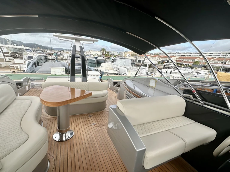 Wynajem Motorówka Riva z patentem 