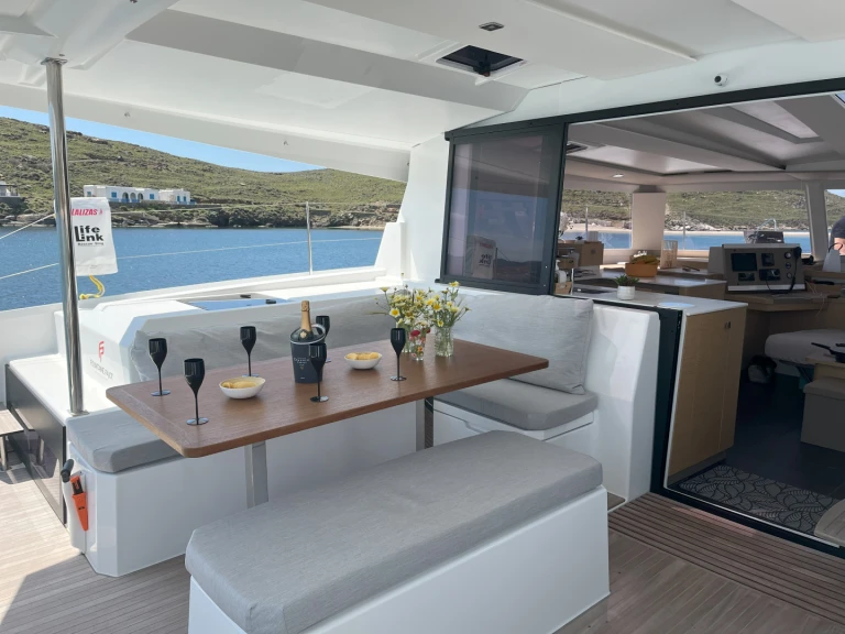 Wynajmij Katamaran z lub bez skippera Fountaine Pajot w Ateny