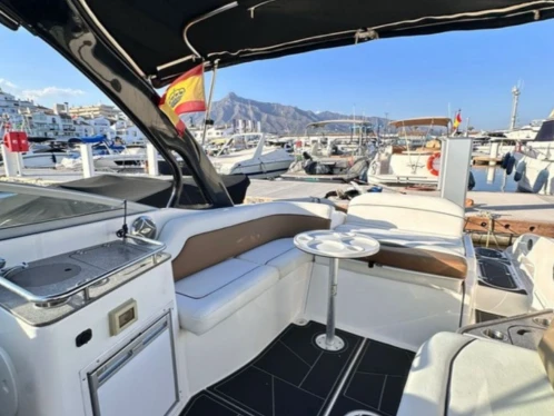 Wynajem Motorówka Rinker z patentem 