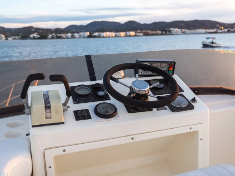 Wynajmij Motorówka z lub bez skippera Fairline w Sant Antoni de Portmany