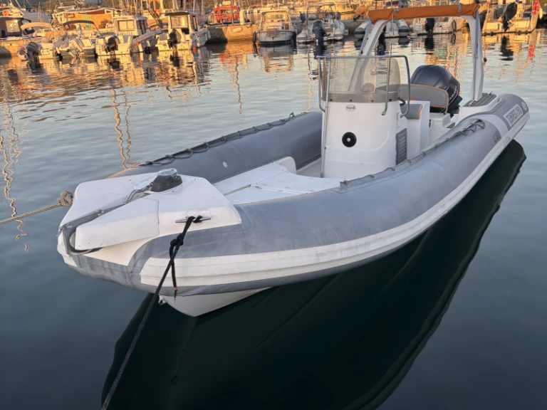 Wynajmij Capelli Tempest 750 w Bonifacio