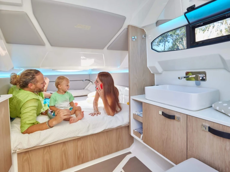 Wynajem Łódż półsztywna Joker Boat z patentem 