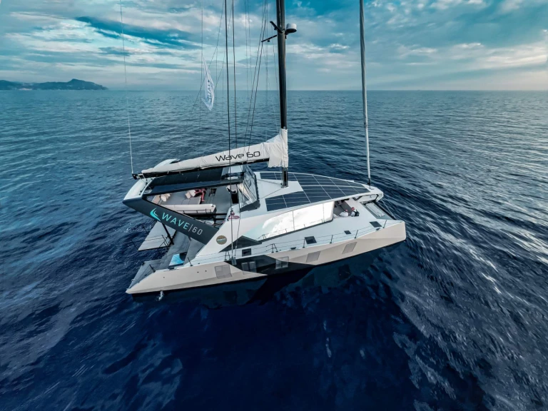 Wave Wave 60 między profesjonalistami a osobami prywatnymi w Olbia