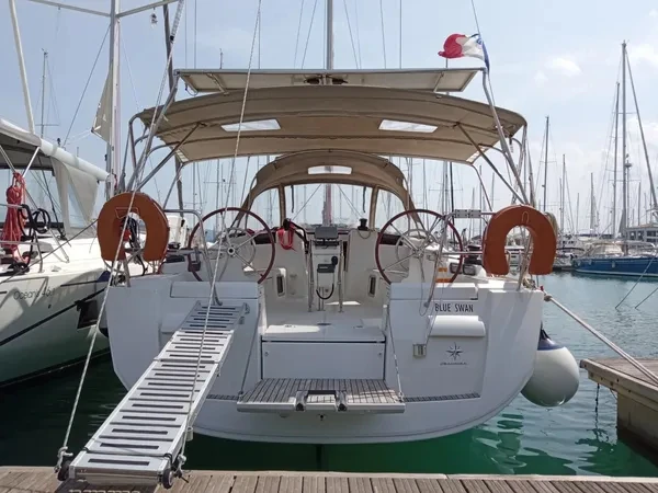 Jeanneau Sun Odyssey 439 (4 cab.) między profesjonalistami a osobami prywatnymi w Lefkáda