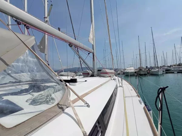 Wynajmij Jeanneau Sun Odyssey 439 (4 cab.) w Lefkáda