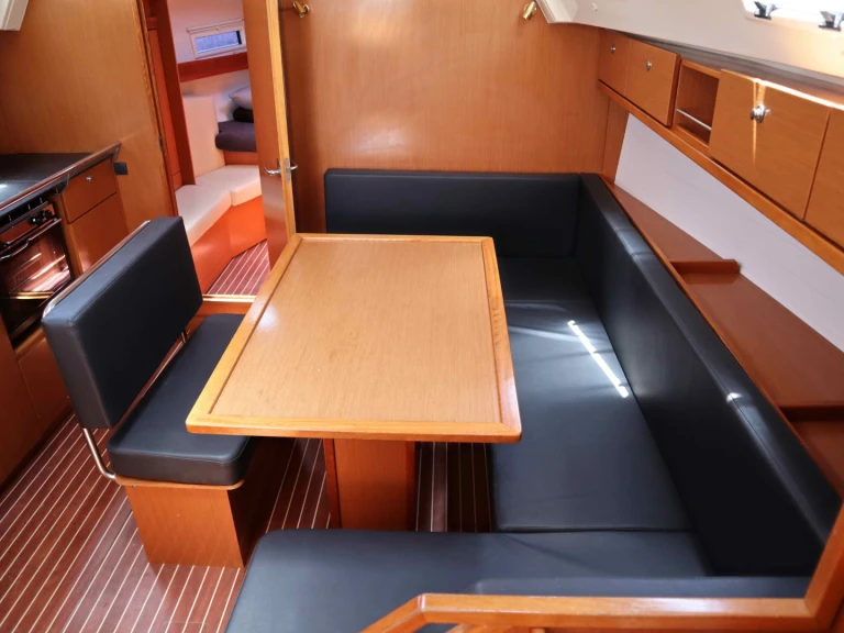 Żaglowiec do wynajmu w Nea Peramos w najlepszej cenie