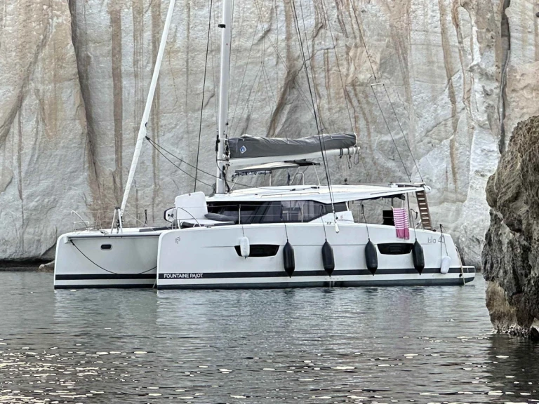Fountaine Pajot Isla 40 (5 cab.) między profesjonalistami a osobami prywatnymi w Paros (wyspa)