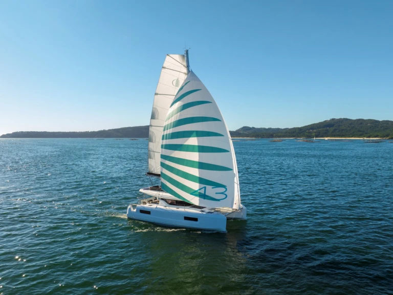 Wynajem Katamaran Lagoon z patentem 