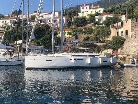 Jeanneau Sun Odyssey 409 (3 cab.) między profesjonalistami a osobami prywatnymi w Lefkáda