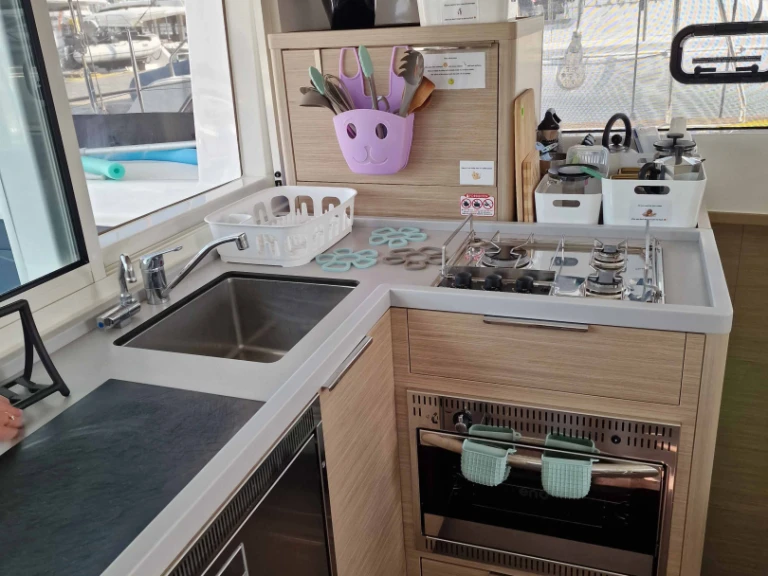 Wynajem Katamaran w Alimos - Lagoon Lagoon 40