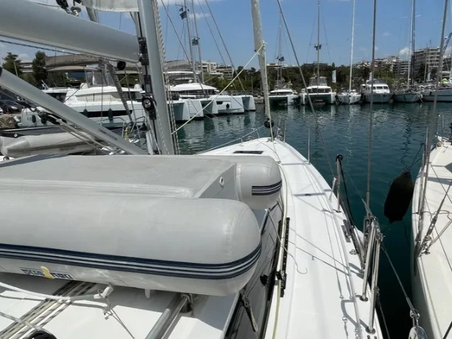 Wynajmij Bavaria Bavaria C42 (3 cab.) w Alimos
