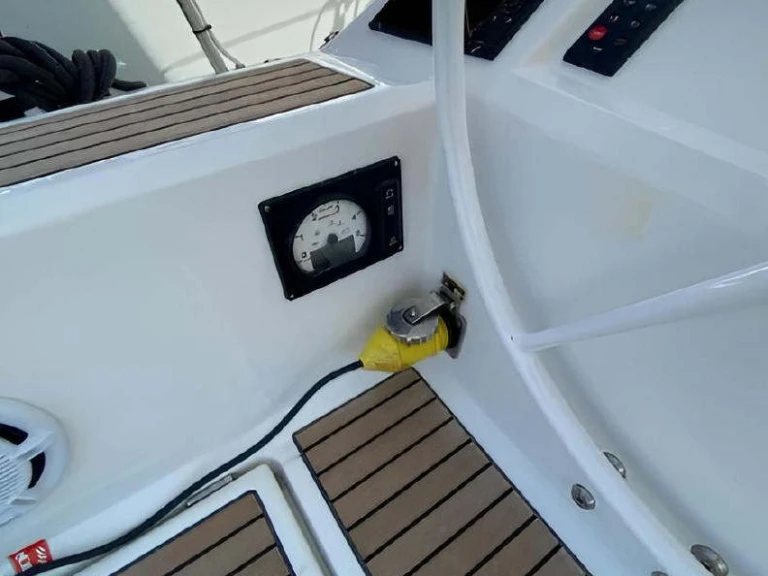 Wynajmij Bénéteau Oceanis 41.1 (3 cab.) w Lefkáda