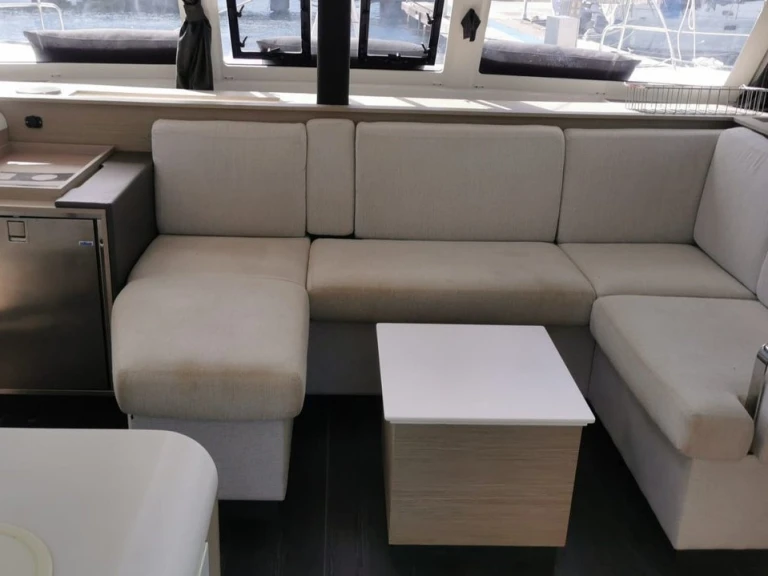 Wynajmij Fountaine Pajot Isla 40 (5 cab.) w Propriano