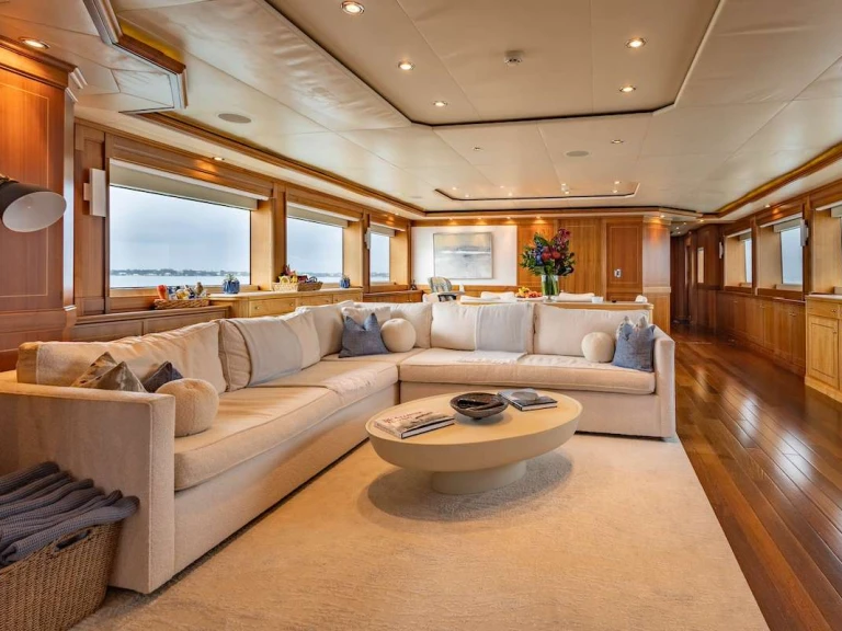 Palmer Johnson BLACKSHEEP między profesjonalistami a osobami prywatnymi w Saint Thomas Island