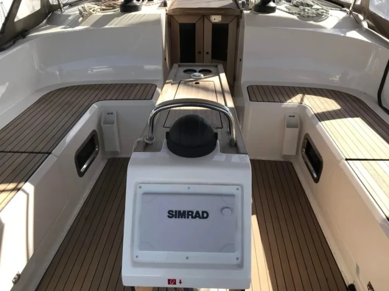 Wynajem łodzi Bavaria Bavaria Cruiser 51 (5 cab.) w Alimos na SamBoat 