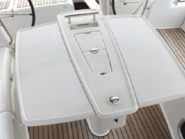 Wynajmij Bénéteau Oceanis 50 (6 cab.) w Kalkara