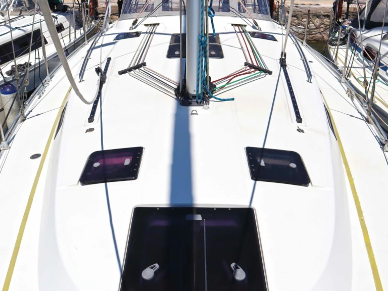 Żaglowiec do wynajmu w Nea Peramos w najlepszej cenie