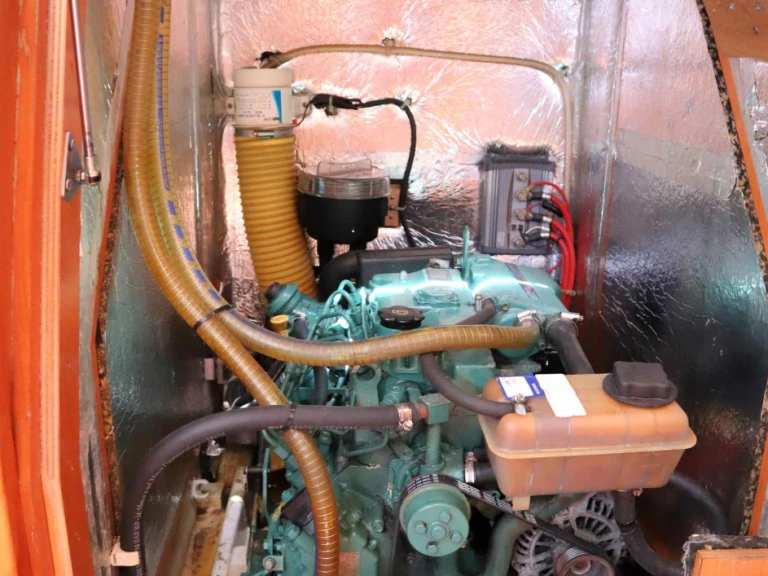 Bavaria Bavaria Cruiser 40 (3 cab.) między profesjonalistami a osobami prywatnymi w Nea Peramos