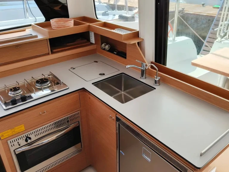 Wynajem Katamaran Excess z patentem 