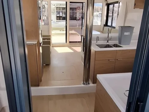 Bali Bali 4.2 (5 cab.) między profesjonalistami a osobami prywatnymi w Bormes-les-Mimosas