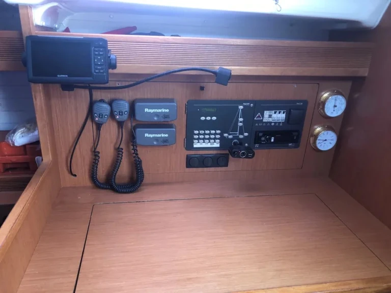 Wynajem w Nea Peramos- Bavaria Bavaria 43 Cruiser (3 cab.) na SamBoat