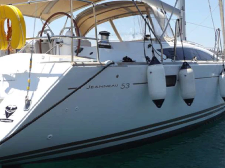 Wynajem Żaglowiec Jeanneau z patentem 